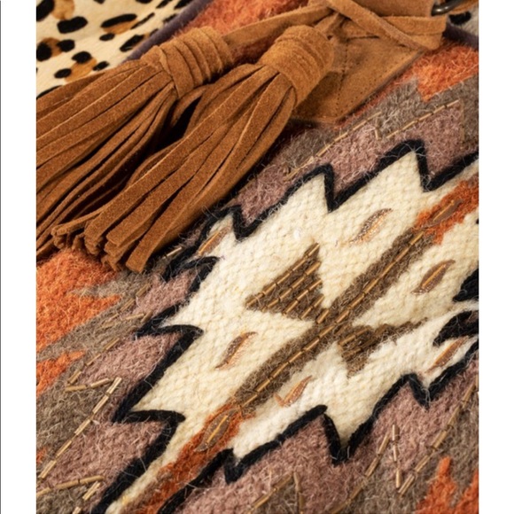 Southwestern Aztec Pattern Weekender Bag - Picture 5 of 13